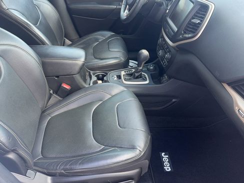 Used 2015 Jeep Cherokee Limited w/ Luxury Group AWD/4WD image 17