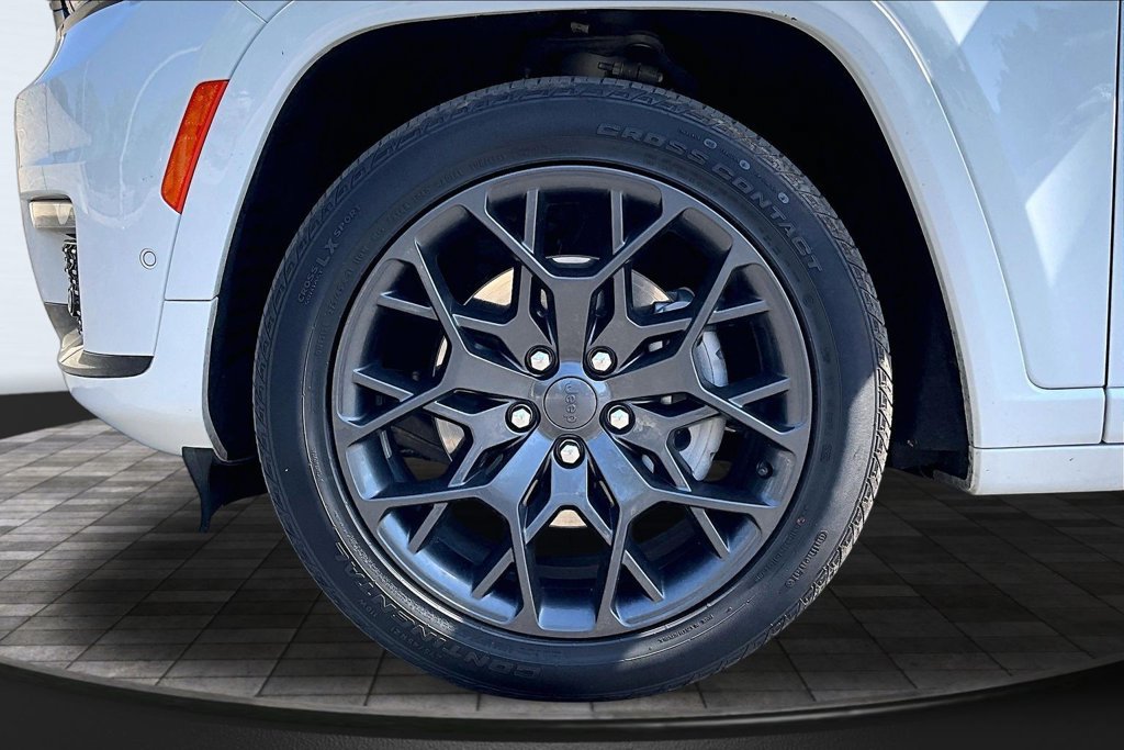 Used 2025 Jeep Grand Cherokee L Summit w/ Obsidian Package AWD/4WD image 31