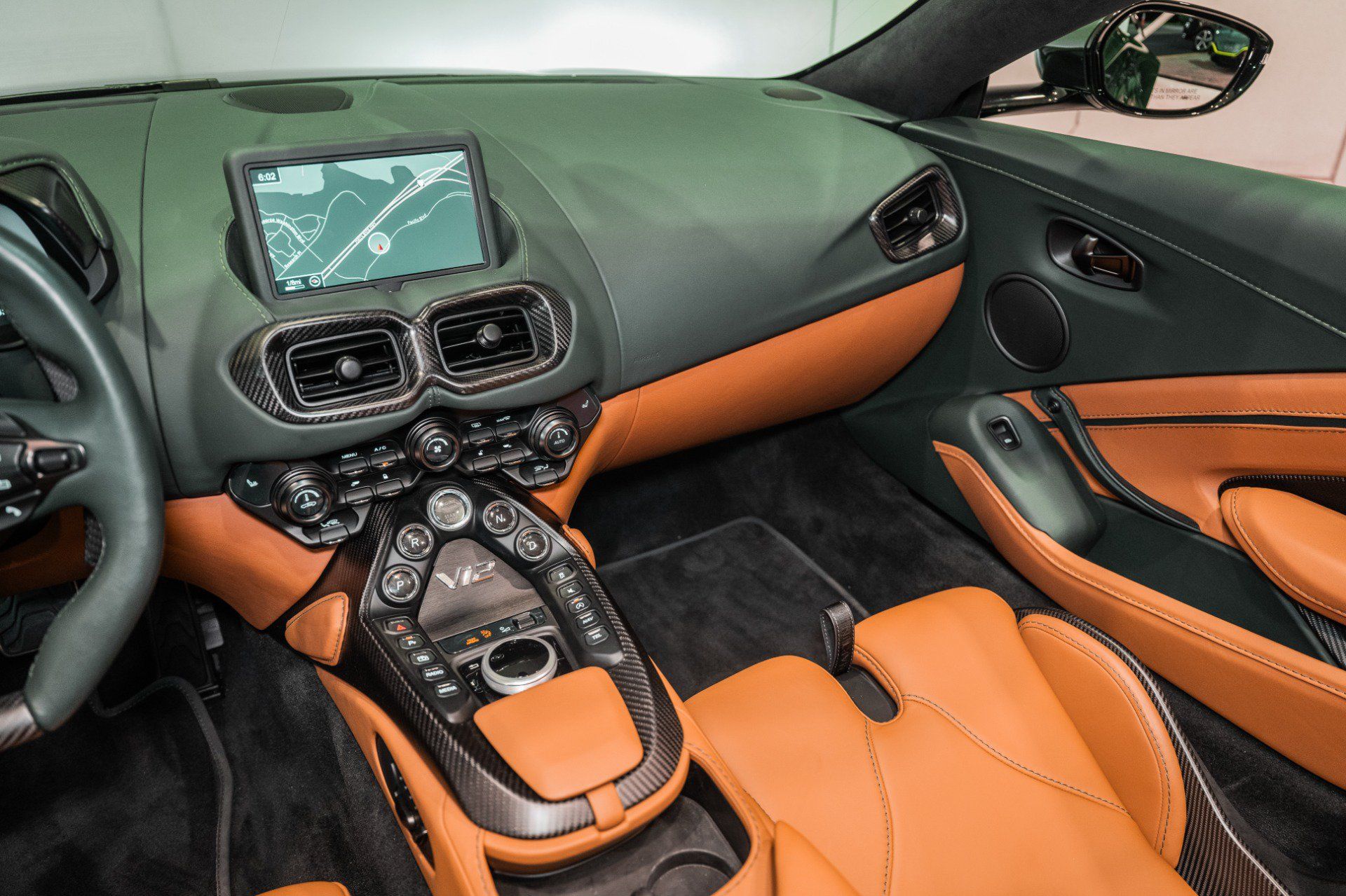 Used 2023 Aston Martin V12 Vantage Roadster RWD image 18