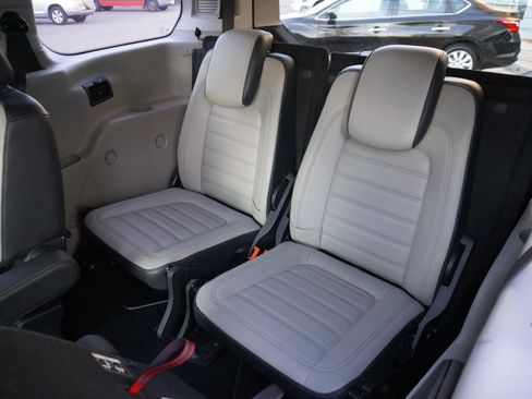 Used 2019 Ford Transit Connect XLT w/ XLT Premium Package image 12