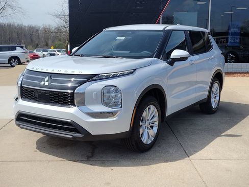 New 2026 Mitsubishi Outlander ES AWD/4WD image 1
