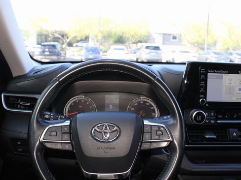 Used 2020 Toyota Highlander LE image 31