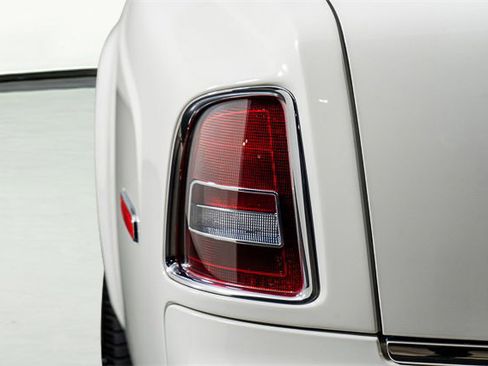 Used 2016 Rolls-Royce Phantom Sedan image 12