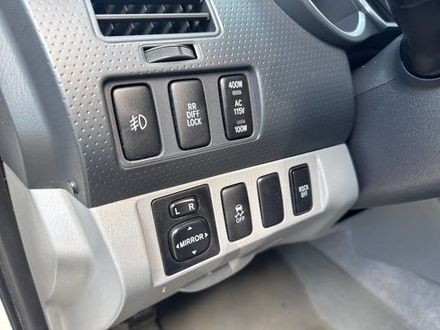 Used 2010 Toyota Tacoma PreRunner image 17