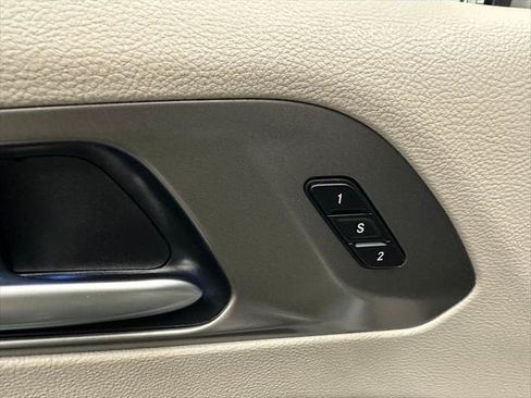 Certified 2023 Chrysler Pacifica Touring-L FWD image 20