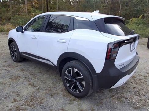 Used 2025 Nissan Kicks SV image 6