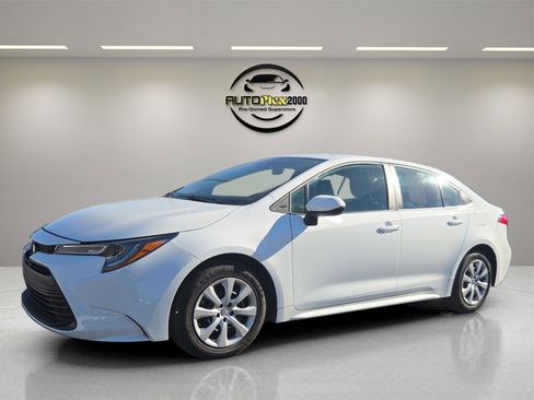 Used 2024 Toyota Corolla LE image 3