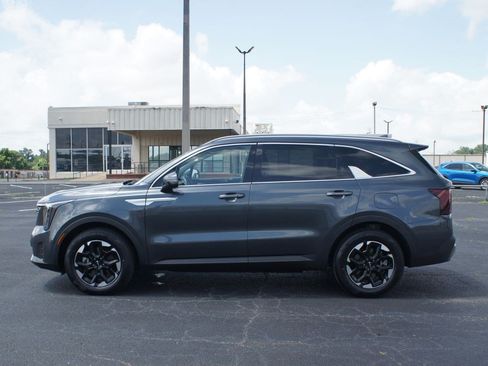 Used 2024 Kia Sorento S FWD image 13