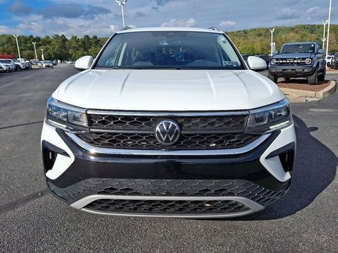 Used 2023 Volkswagen Taos SE w/ Black Wheel Package image 2