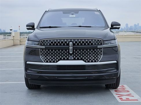 New 2025 Lincoln Navigator Reserve image 2