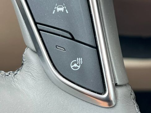 Used 2018 Cadillac XT5 Luxury w/ Driver Awareness Package AWD/4WD image 25