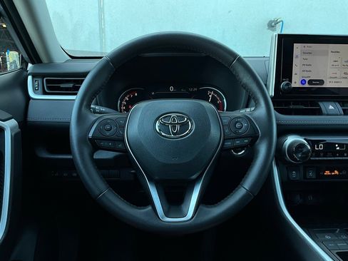 Used 2025 Toyota RAV4 XLE image 33