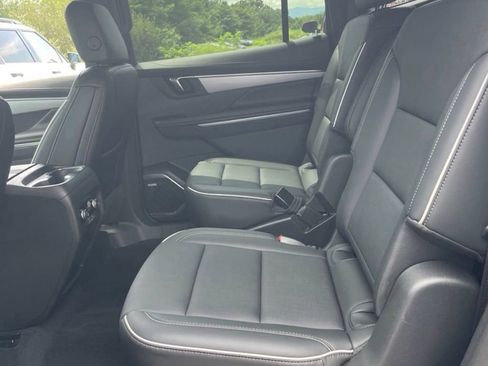 Used 2025 Buick Enclave Preferred FWD image 12
