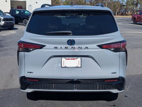 Used 2025 Toyota Sienna XSE image 6