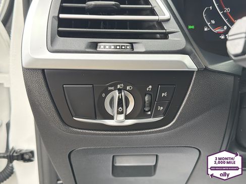 Used 2025 BMW X4 xDrive30i AWD/4WD image 16
