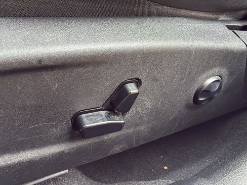 Used 2020 Chrysler 300 Limited image 23