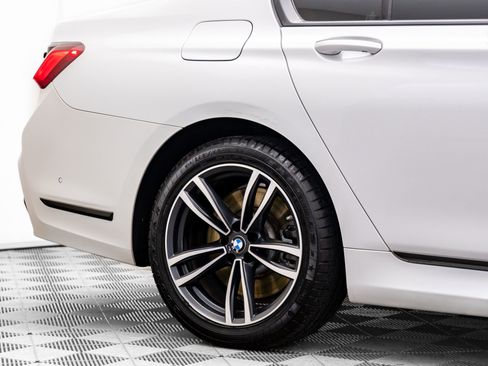 Used 2020 BMW 750i xDrive image 35