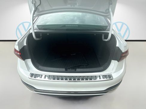 Used 2025 Volkswagen Jetta SEL FWD image 26