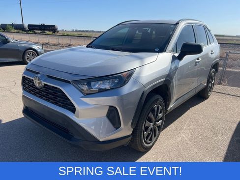 Used 2021 Toyota RAV4 LE image 1
