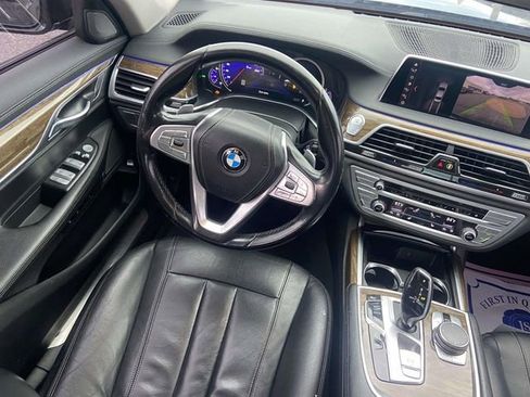 Used 2019 BMW 740i xDrive image 9