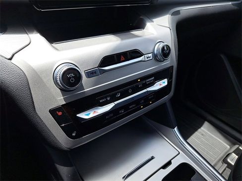 Used 2022 Ford Explorer XLT w/ Equipment Group 202A image 27