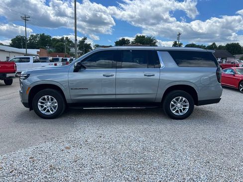 Used 2025 Chevrolet Suburban LT w/ Comfort Package AWD/4WD image 5