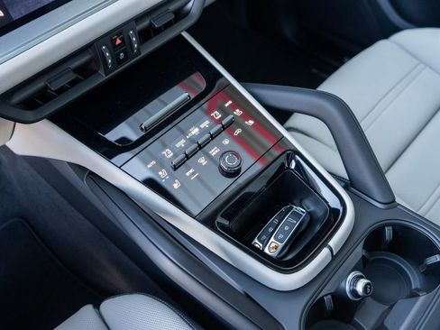 New 2026 Porsche Cayenne Coupe image 25