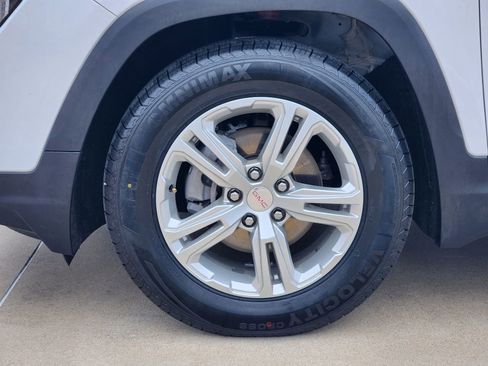 Used 2024 GMC Terrain SLE image 8