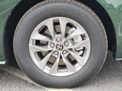 New 2026 Toyota Sienna XLE FWD image 8
