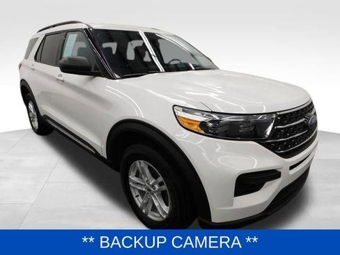 Used 2022 Ford Explorer XLT image 2