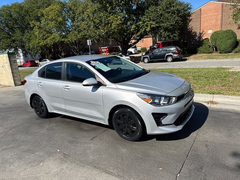 Used 2022 Kia Rio S image 2