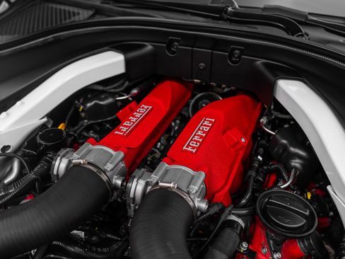 Certified 2022 Ferrari Roma image 21