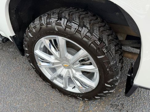 Used 2024 Chevrolet Silverado 1500 High Country AWD/4WD image 29