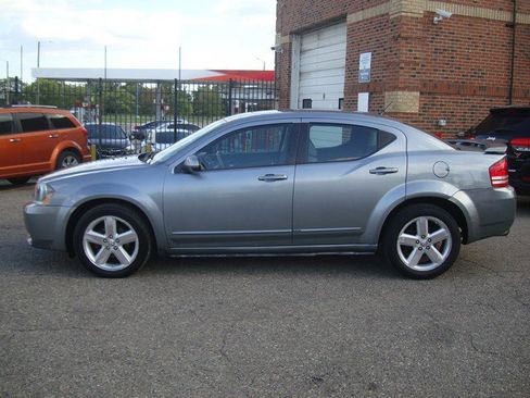 Used 2008 Dodge Avenger R/T image 2