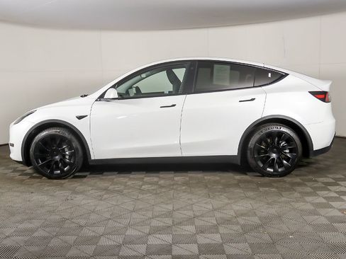 Used 2023 Tesla Model Y AWD image 18