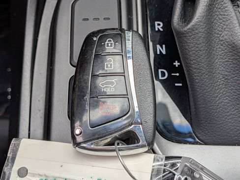 Used 2018 Hyundai Santa Fe Sport w/ 2.4L Value Package 02 FWD image 32
