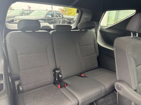 Used 2025 Chevrolet Traverse LT image 17