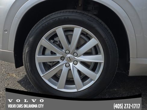 Used 2017 Volvo XC90 T6 Momentum w/ Vision Package image 11