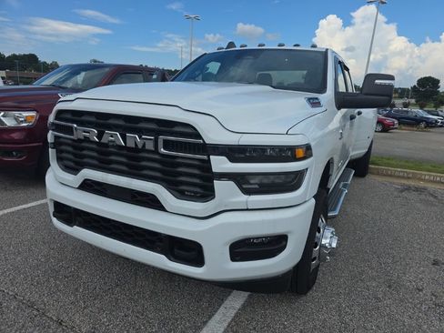 Used 2025 RAM 3500 Big Horn AWD/4WD image 6
