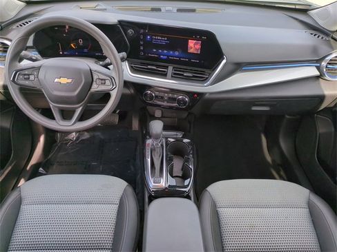 Certified 2025 Chevrolet Trax LT image 16