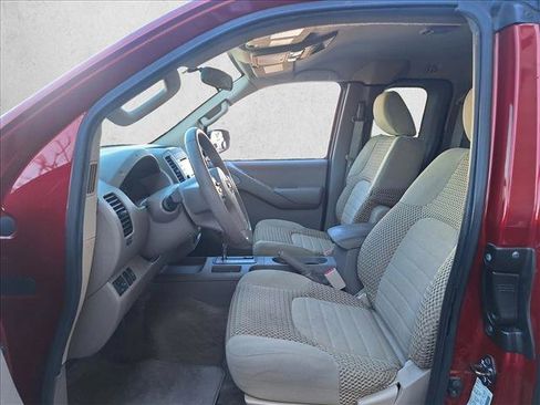 Used 2014 Nissan Frontier SV image 9