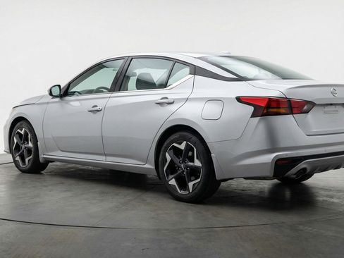 Used 2025 Nissan Altima 2.5 SV image 6