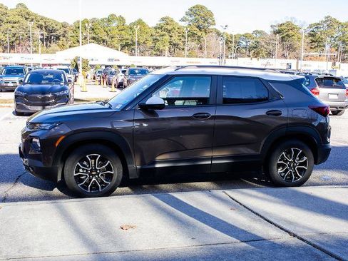 Used 2022 Chevrolet TrailBlazer ACTIV w/ Sun and Liftgate Package image 3