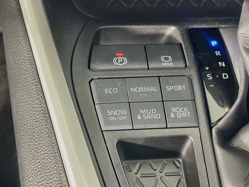 Used 2025 Toyota RAV4 XLE AWD/4WD image 26