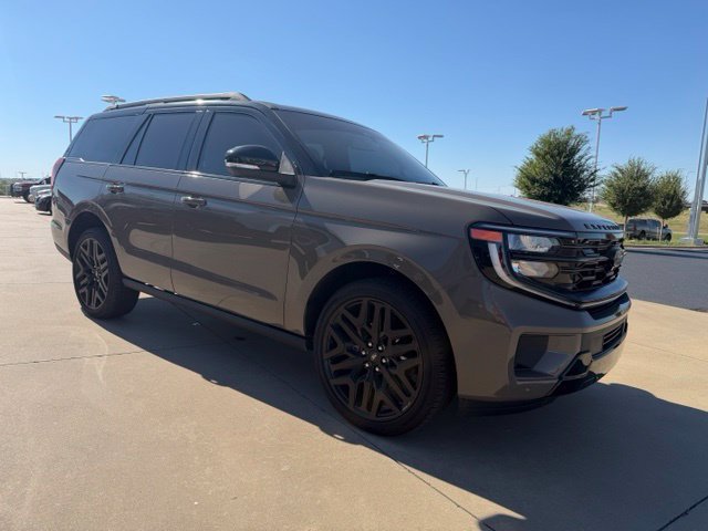 Used 2026 Ford Expedition Platinum w/ Stealth Performance Package AWD/4WD image 1