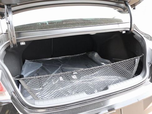 New 2025 Hyundai Elantra Limited image 16