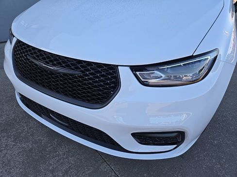 New 2026 Chrysler Pacifica Select w/ S Appearance Package image 16