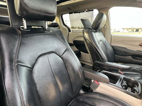 Used 2018 Chrysler Pacifica Touring-L Plus w/ Tire & Wheel Group image 51