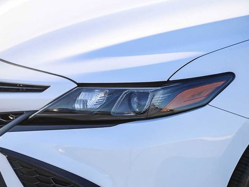 Certified 2023 Toyota Camry SE image 9