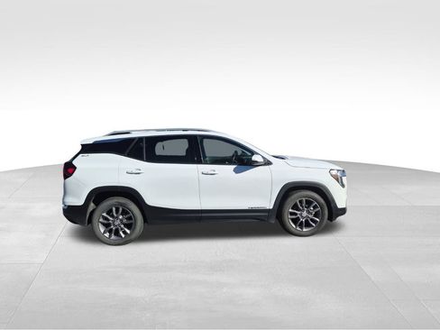 Used 2024 GMC Terrain SLT image 5